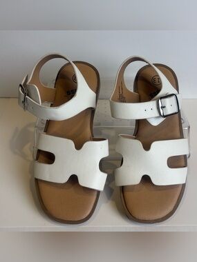 Art Class Girls White Cutout Strap Sandals size 13